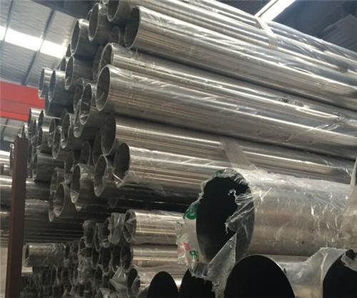904L不銹鋼管陰極與陽極面積比，陰極面積控制在陽極面積的1/2.在此情況下，可以防止價格的增長，過多的價格在陽極表面被氧化成價格